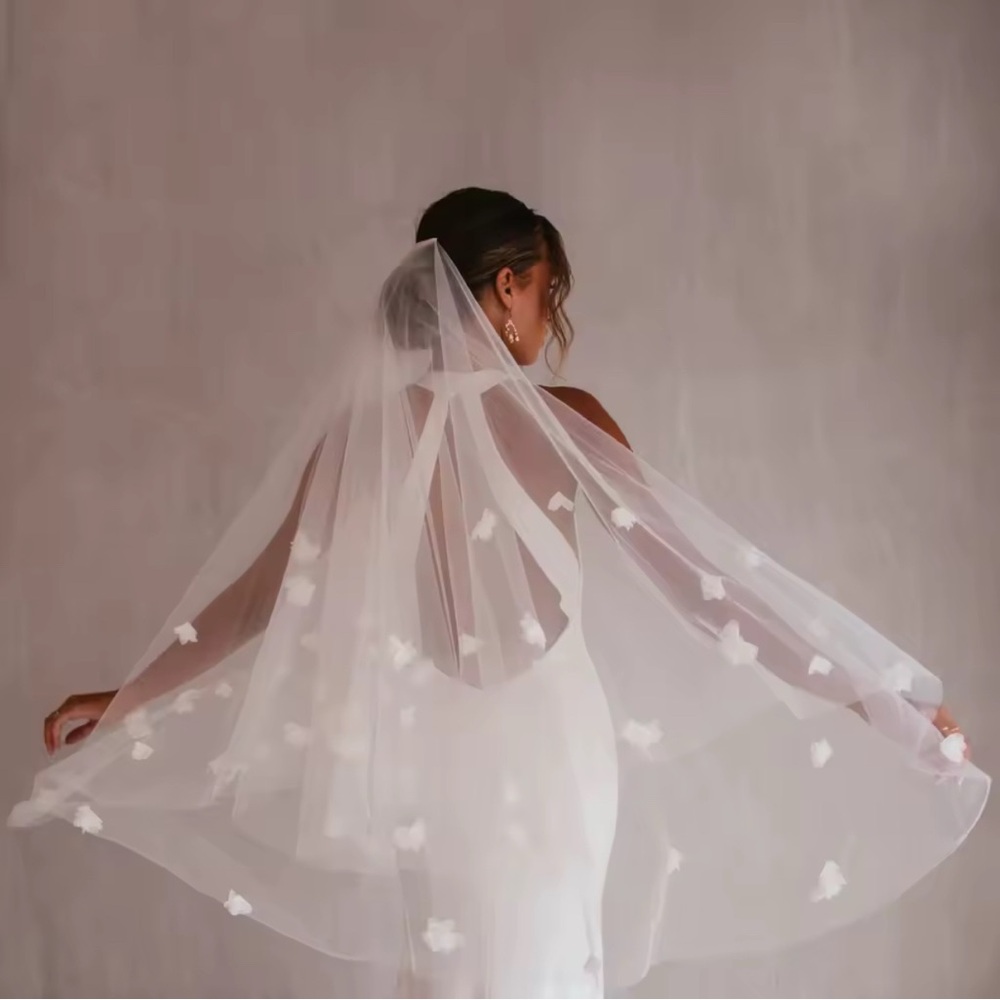 White Veil with 3D Flowers